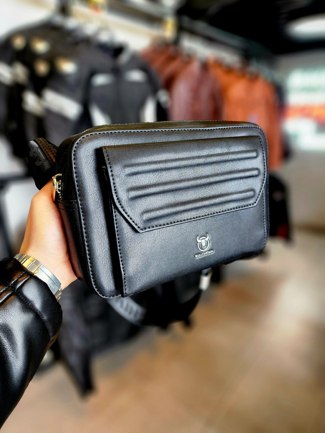 Bolso Cruzado Blanco o Negro - Bullcaptain – Levurett
